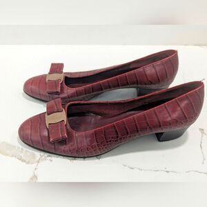 Salvatore Ferragamo Vara Bow Croc Leather Burgundy/Wine Shows Pumps Size 10B